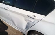 Violent protestors at Lindelani have thrown rocks at a EMPD vehicle and assaulted a uniformed Officer