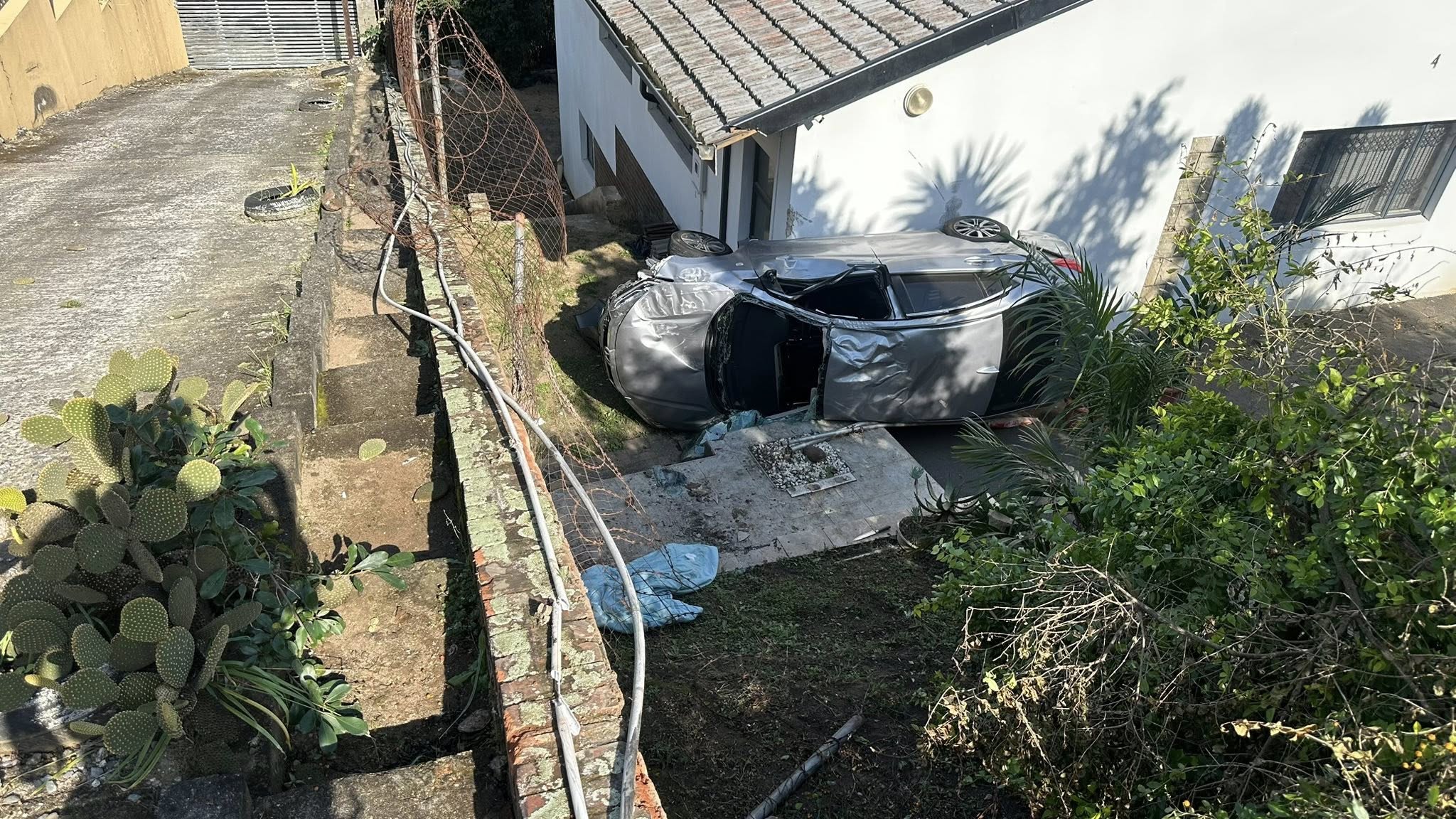 Vehicle Veers Off Driveway/ Lands In Neighbouring Property: Southridge - KZN