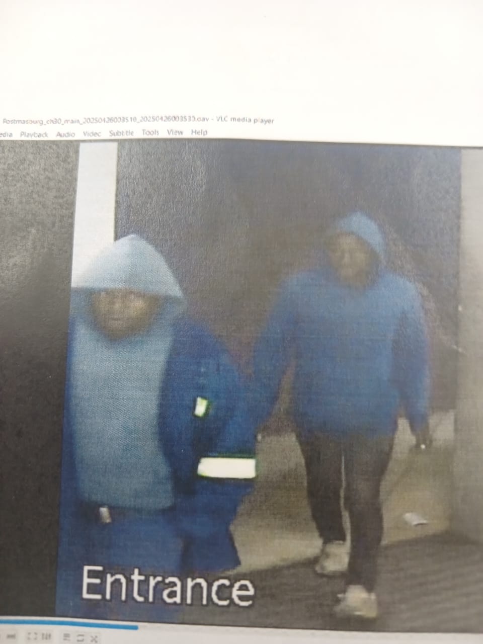 Police in Upington requires assistance in identifying and locating a persons of interest in a carjacking incident