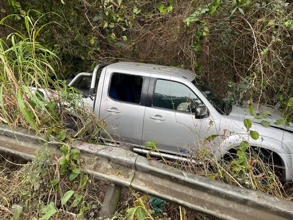 Single-vehicle collision on the P200 near Izotsha