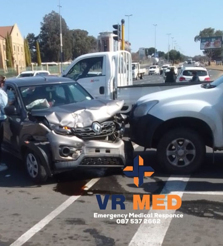 One injured in a collision at the intersection of Melville and Nelson Mandela Drive, Bloemfontein