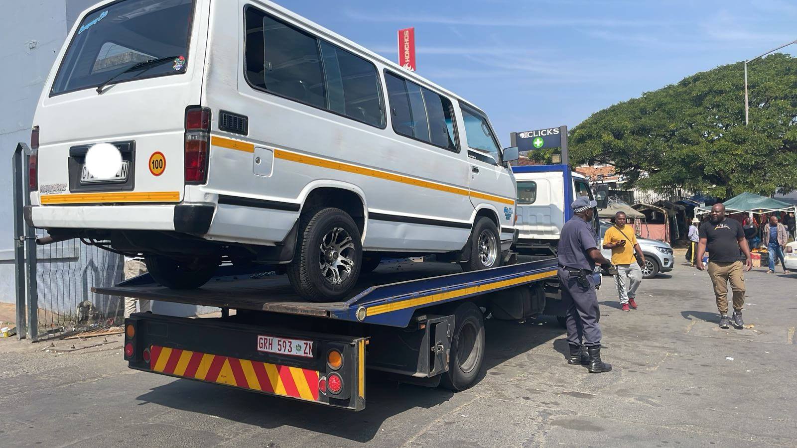 Durban Metro Police services charging and towing vehicles that are obstructing the flow of traffic