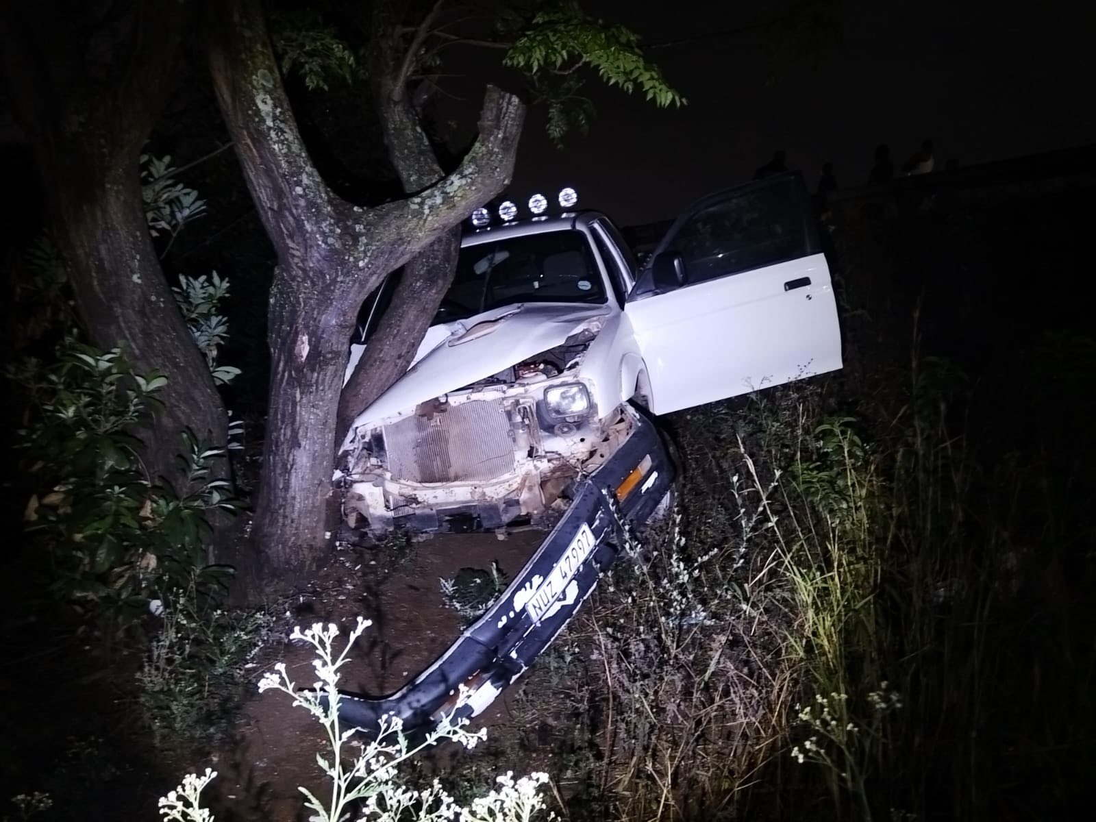 Vehicle Crashes Into Tree: Waterloo - KZN