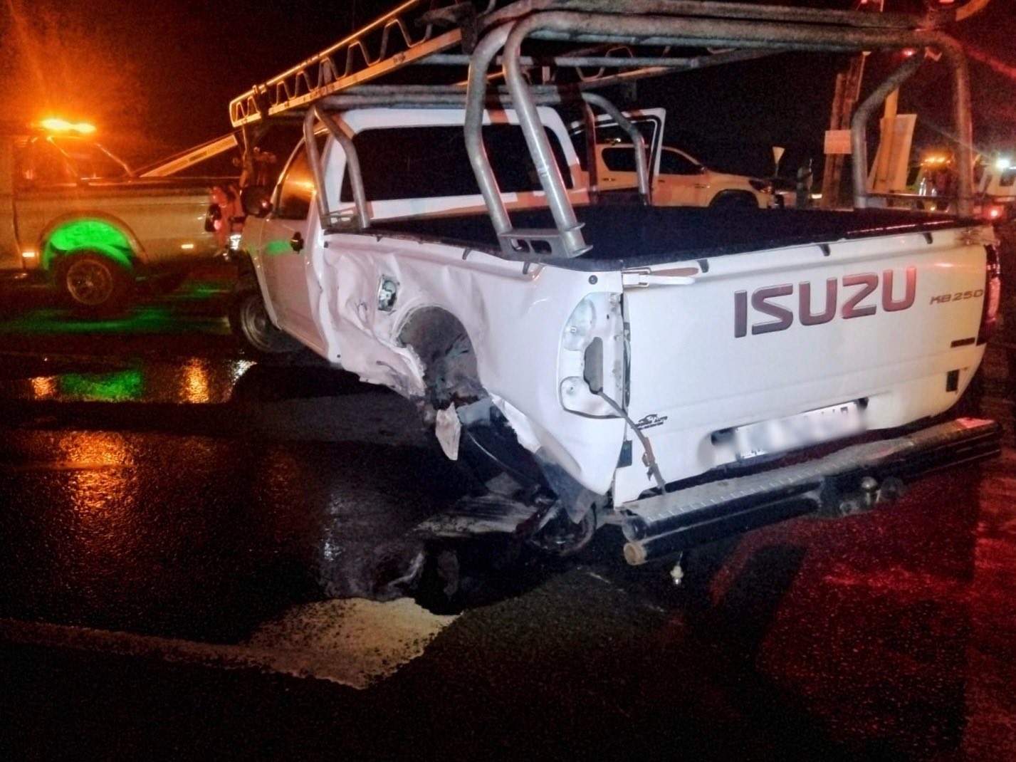 Bakkies Collide At Traffic Light: R102/KSIA - KZN