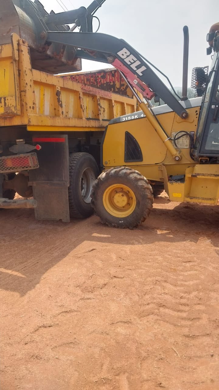 Preparatory work for the regravelling of D478 Road in Sedibeng