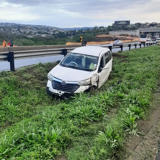 Collision on the N2 South after Wandsbeck Bridge affecting the overtaking lane