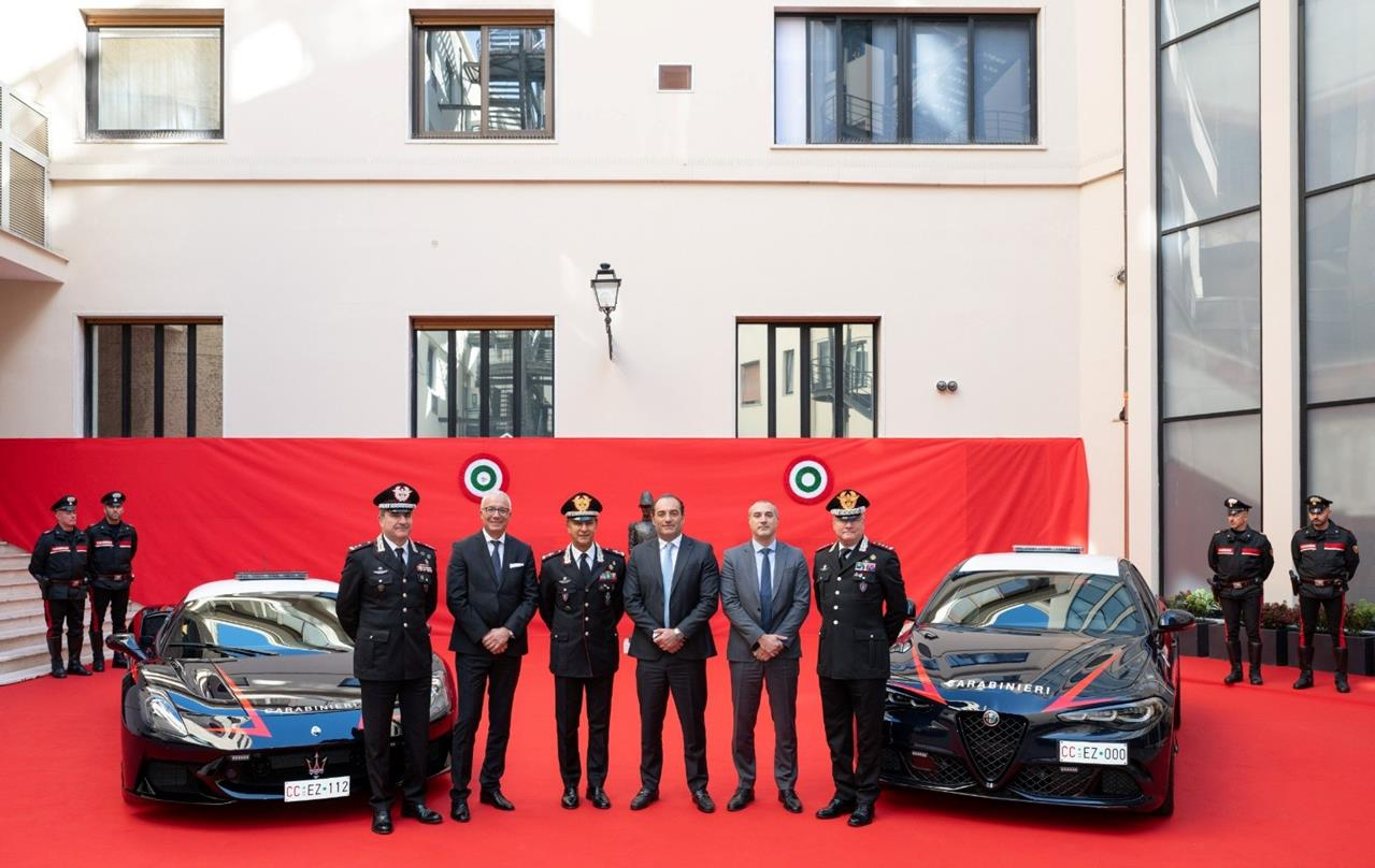 Maserati MCPURA and Alfa Romeo Giulia Quadrifoglio in livery: new cars for urgent transportation of organs and blood delivered to Carabinieri