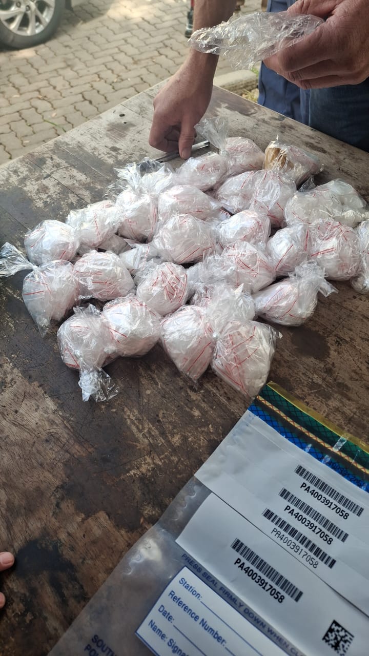 The police in Florida arrest a suspect for dealing in drugs