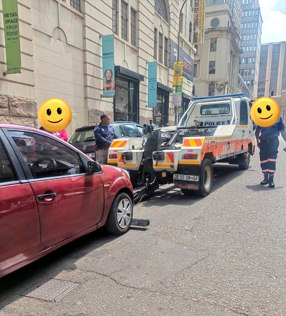 Vehicle removed for parking obstructing Kruis & Albertina Sisulu Street in Joburg, CBD
