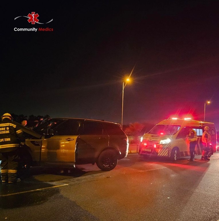 Motor vehicle collision on the R27 involving two vehicles