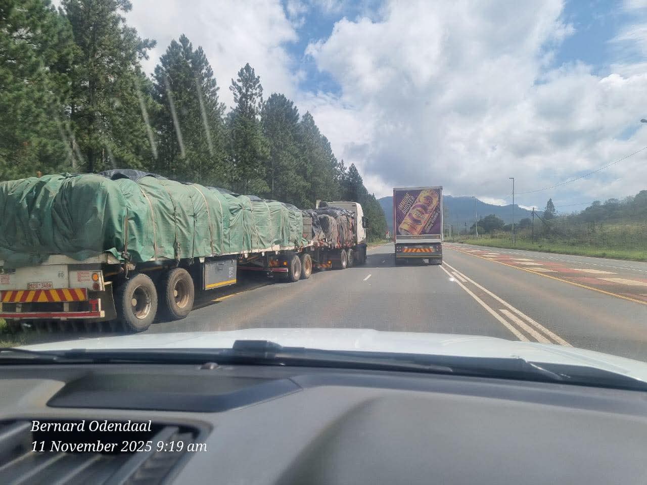 Truck breaks down on the N1 North just outside Louis Trichardt