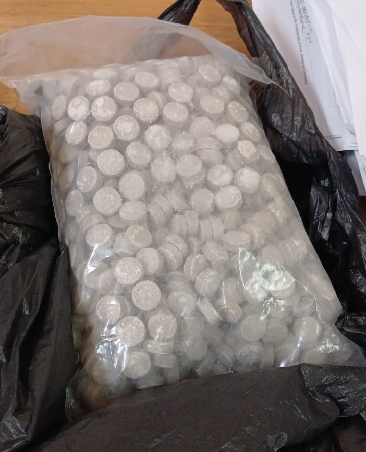 Woman arrested on a charge of dealing in drugs with an estimated street value of R620 000, Oudtshoorn