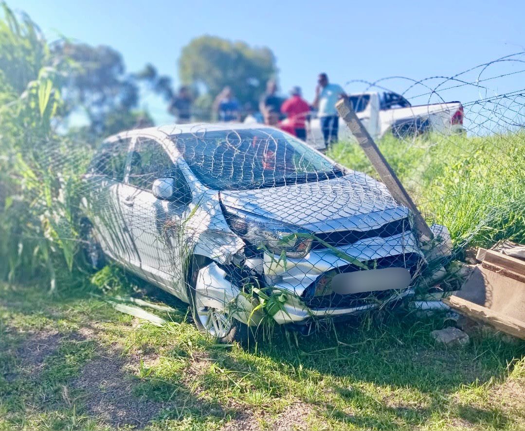 Vehicle Crashes Into Clinic Fence: Redcliffe - KZN