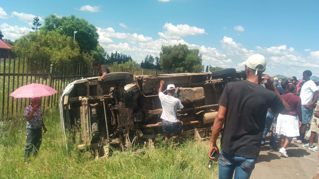 Rollover taxi crash near Ramochana Prison