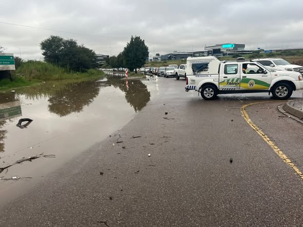 Tshwane Metro Police Department advises motorists to avoid several roads including Rabie street and End Street affected by floods in Centurion