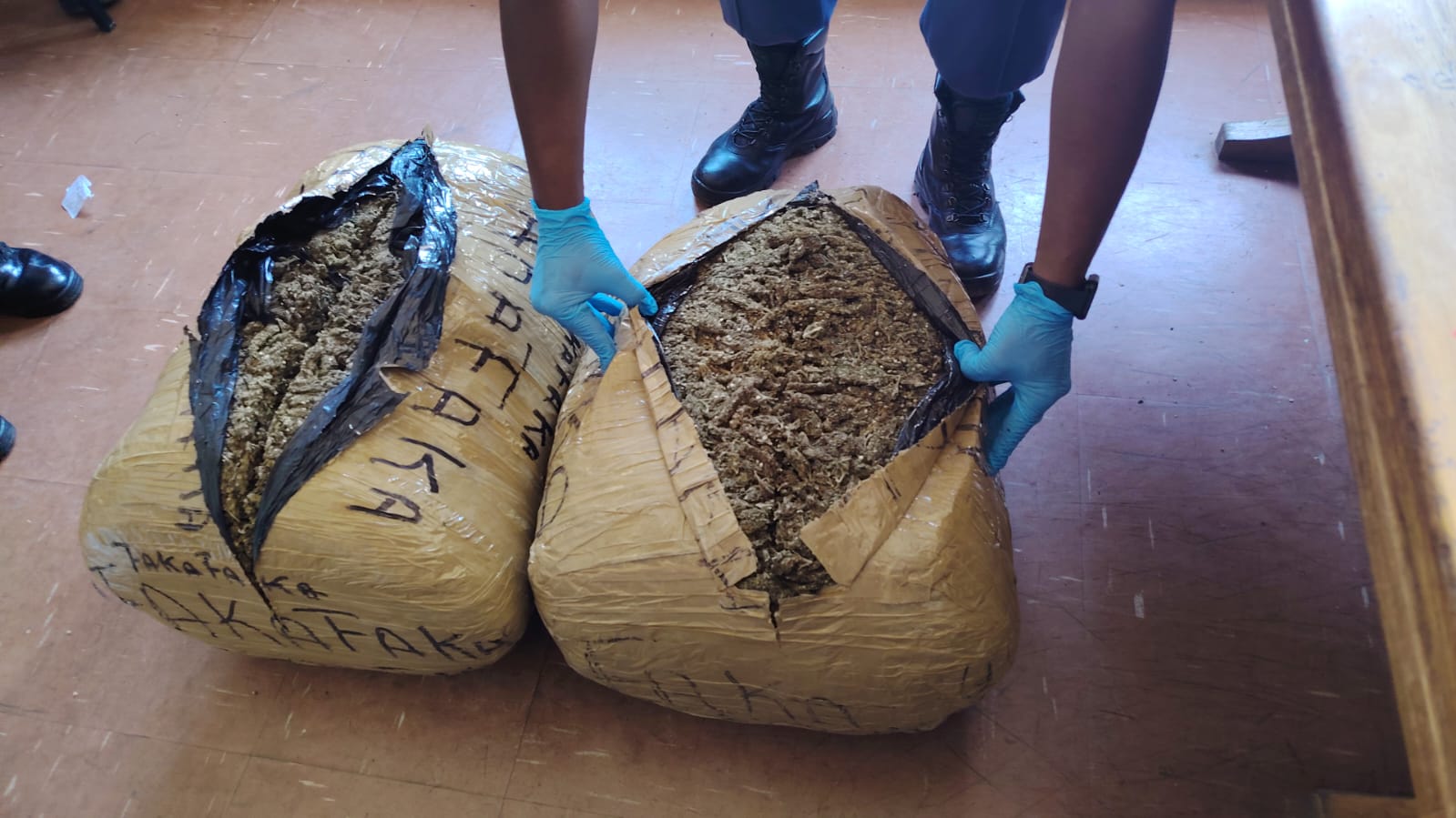 Female suspect arrested in possession of Dagga at a fuel station in Upington