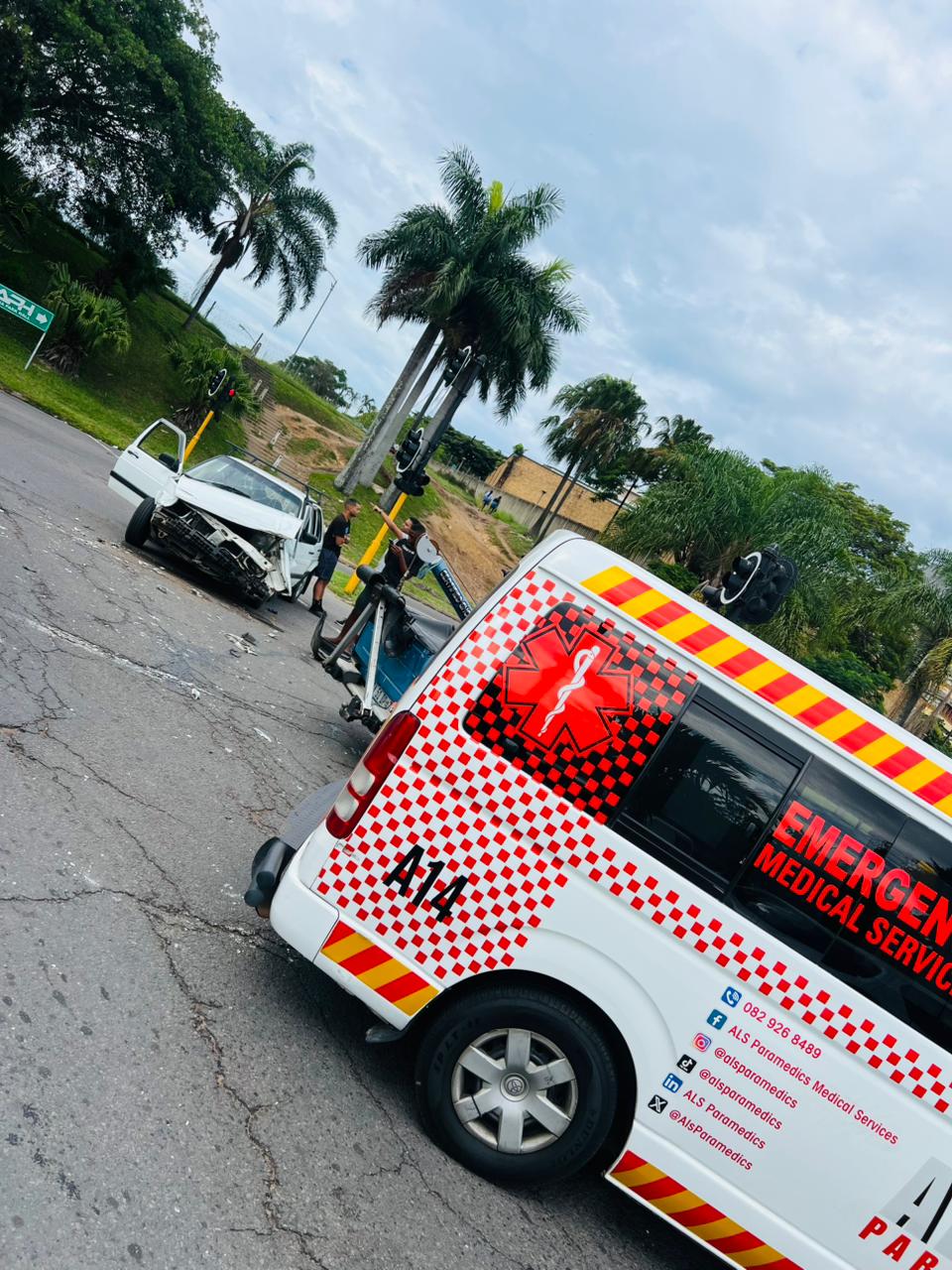 A car and a bakkie collided in Chatsworth