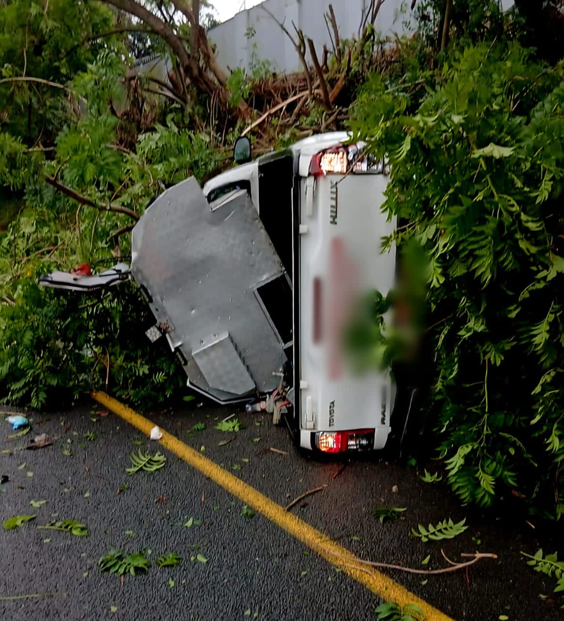 Road crash with entrapment on the M19 Durban Bound after Dunkeld Road, Westville
