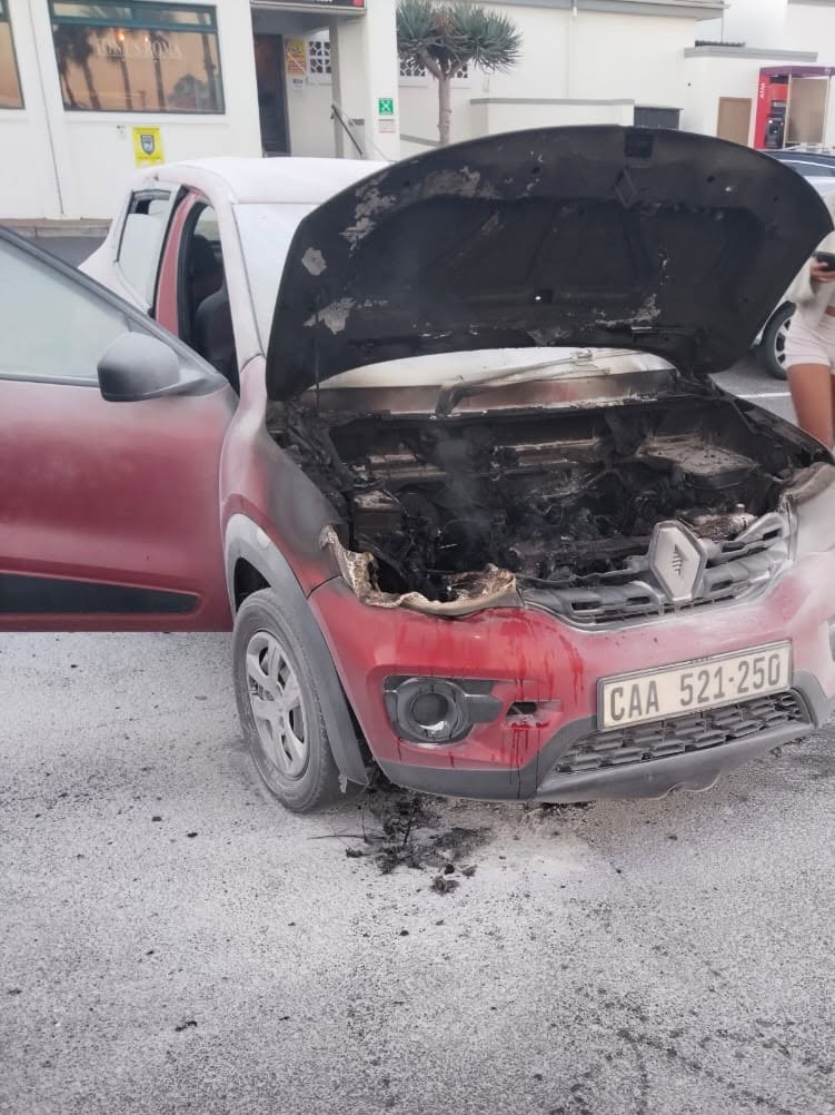 Vehicle fire swiftly extinguished by a security officer in Table View