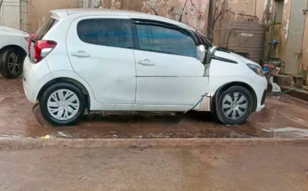 Three Armed Suspects Rob Home & Hijack Vehicle: Riet River - KZN