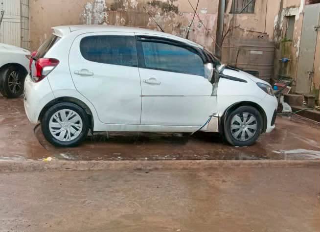 Three Armed Suspects Rob Home & Hijack Vehicle: Riet River - KZN
