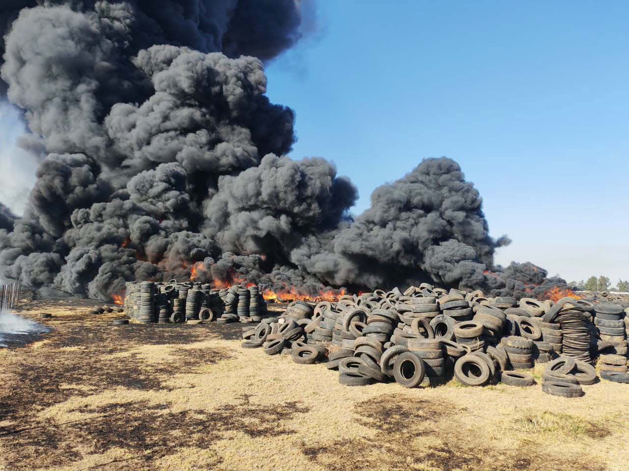 Major tyre fire contained in Benoni